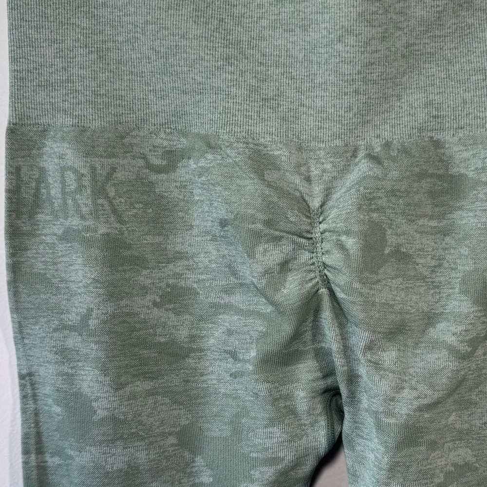 Gymshark Adapt Camo Seamless Leggings - Picture 7 of 15